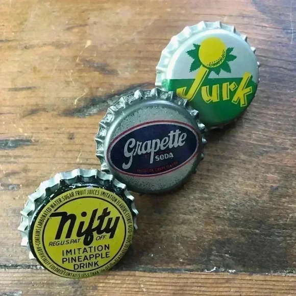 Vintage Jewelry - 3 Vintage Bottlecap Pins Nifty, Jurk, Grapette